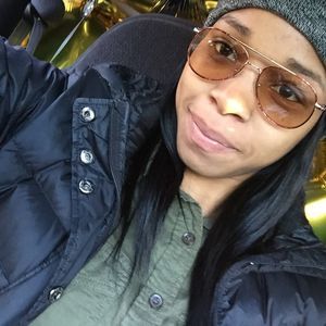 Meet your Posher, Myriqa